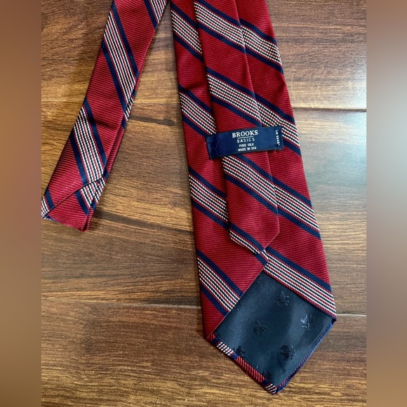 BROOKS BROTHERS Pure Silk Red and Blue Striped Men's Tie - Picture 2 of 8